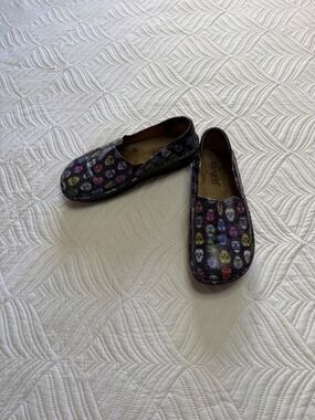 Algeria Deb 484 Women’s Sugar Skull Clogs. Size 8